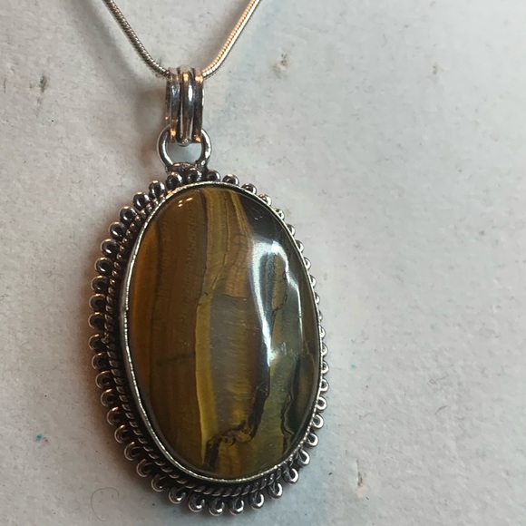 Tiger eye and silver pendant in a silver chain. - Picture 8 of 8